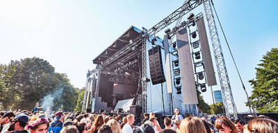  Area Four Industries brings Colour & Sound to Lollapalooza